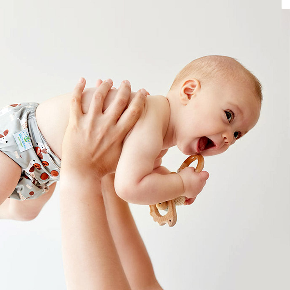 Blümchen Eco Shell Überhose 2in1 – Newborn (XS) – Klettverschluss – OEKO-TEX®