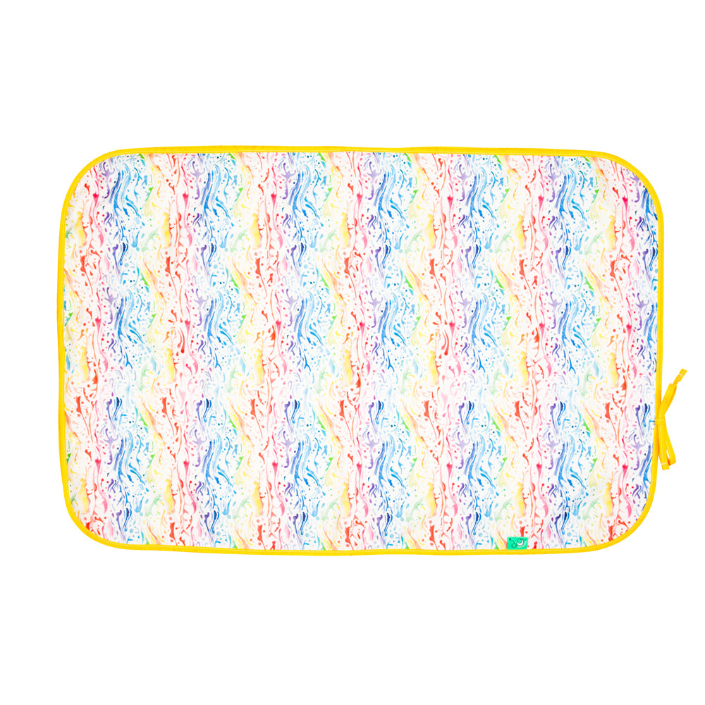 TotsBots - wasserdichte Wickelunterlage "Happy Mat" (72x47 cm)