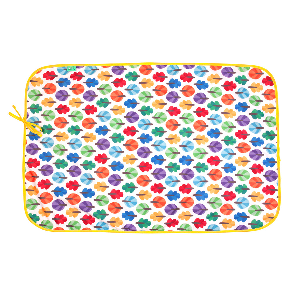 TotsBots - wasserdichte Wickelunterlage "Happy Mat" (72x47 cm)