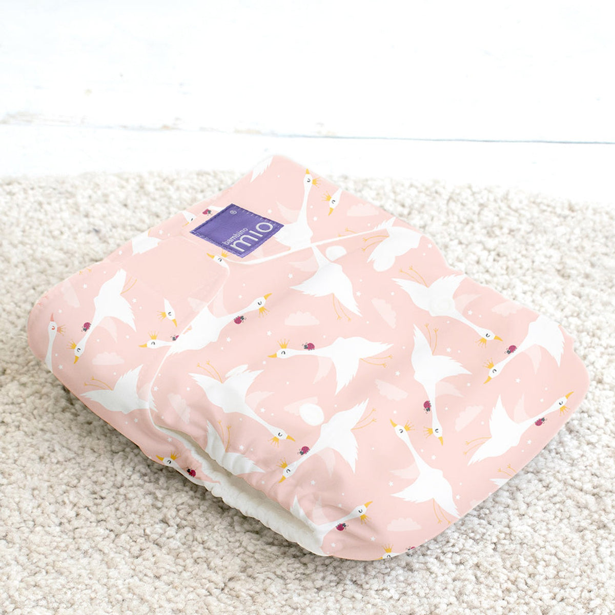 Bambino Mio MioSolo Classic Windel Feather Flight liegend