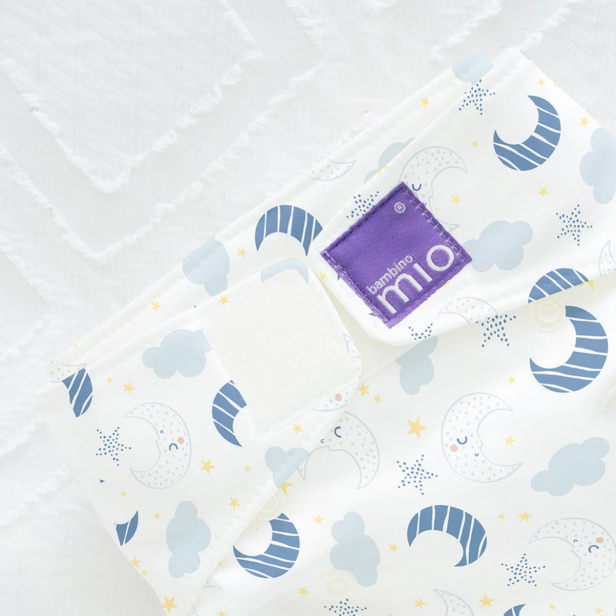 Detail der Bambino Mio MioSolo Classic Magical Moon: Klettverschluss und Etikett