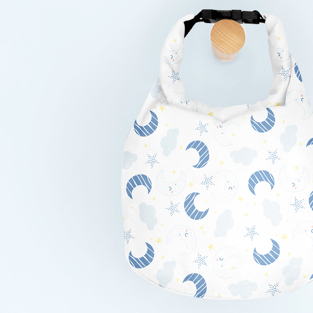 Bambino Mio Wetbag Gr. S (33 x 20 cm) mit Klickverschluss im Design Dreamland, aufgehängt