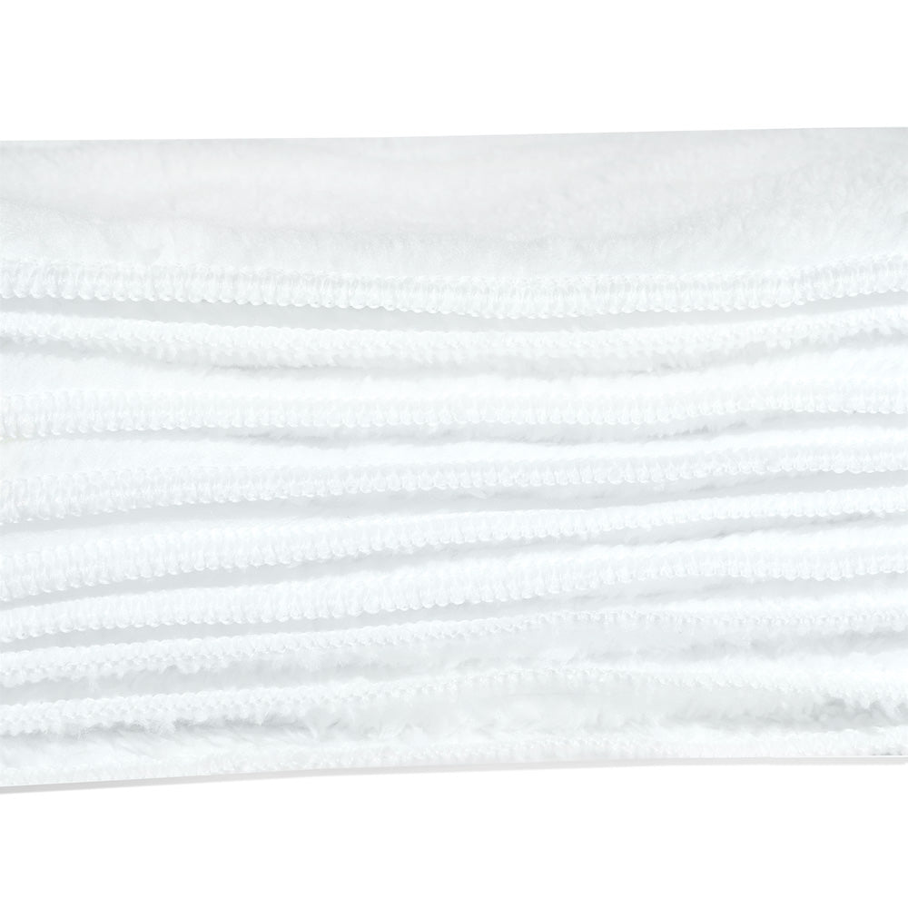Stapel aus zehn weißen Little Clouds Fleece Linern, seitlich aufgefächert