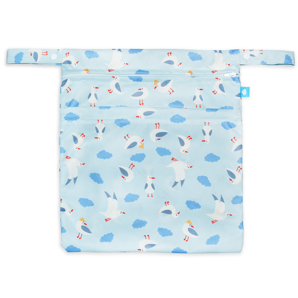 Little Clouds Wet & Drybag Größe M im Design Möwen von vorn mit Henkel und zwei Reißverschlussfächern