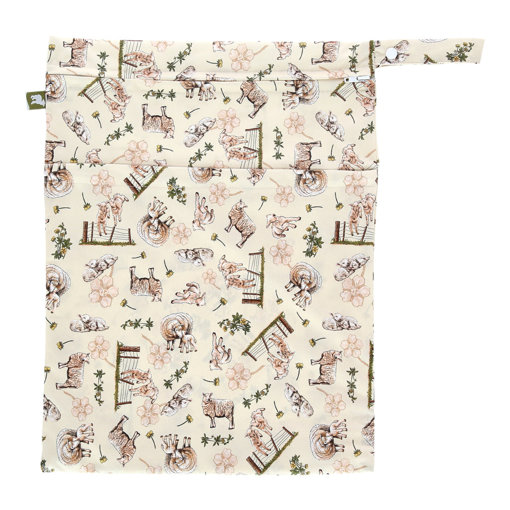 Little Lamb Nasstasche Größe L im Design Loving Ewe mit Schäfchen auf Creme, von vorn mit Trockenfach und Schlaufe