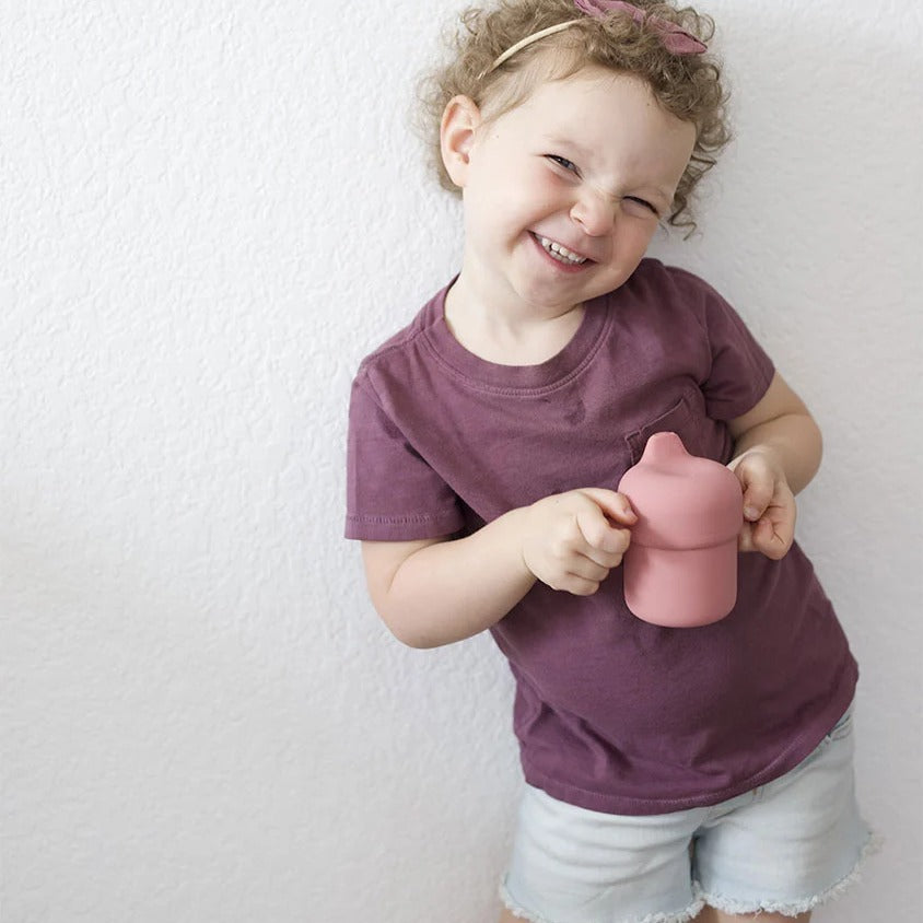 Anwendungsbeispiel: Pura My-My Trinklernbecher 150 ml aus Silikon – im Design Rosé – Ansicht 4