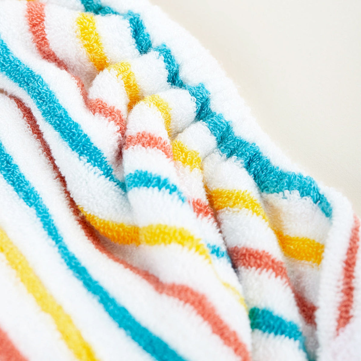 TotsBots Bamboozle Stretch Höschenwindel Newborn (2–8 kg) aus Bambusviskose im Design Stripee, Detailansicht – Ansicht 2