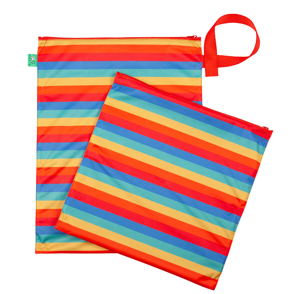 TotsBots doppelter Wetbag mit Trockenfach (Wet & Dry Bag, 38 × 30 cm) im Design Rainbow Stripe – Ansicht 2