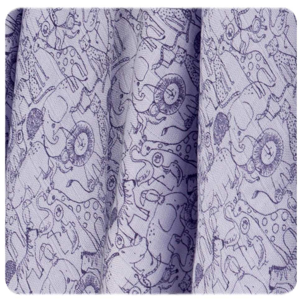 Nahaufnahme des XKKO Bambusmusselins Safari Lavender Aura mit lila Linienzeichnungen
