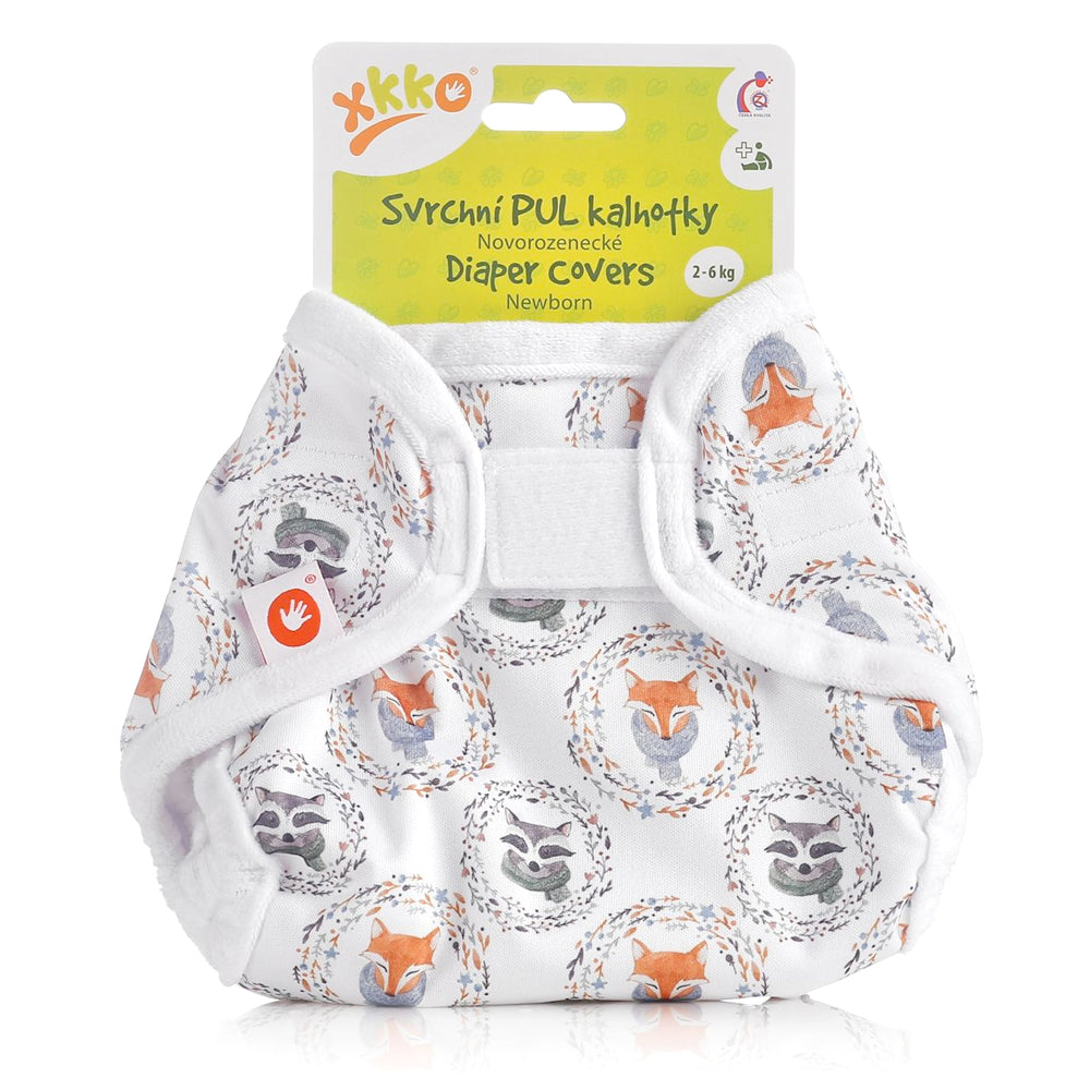 XKKO PUL-Überhose Newborn (2–6 kg) im Design Füchse und Waschbären von vorn, mit Klettverschluss und doppelten Beinbündchen