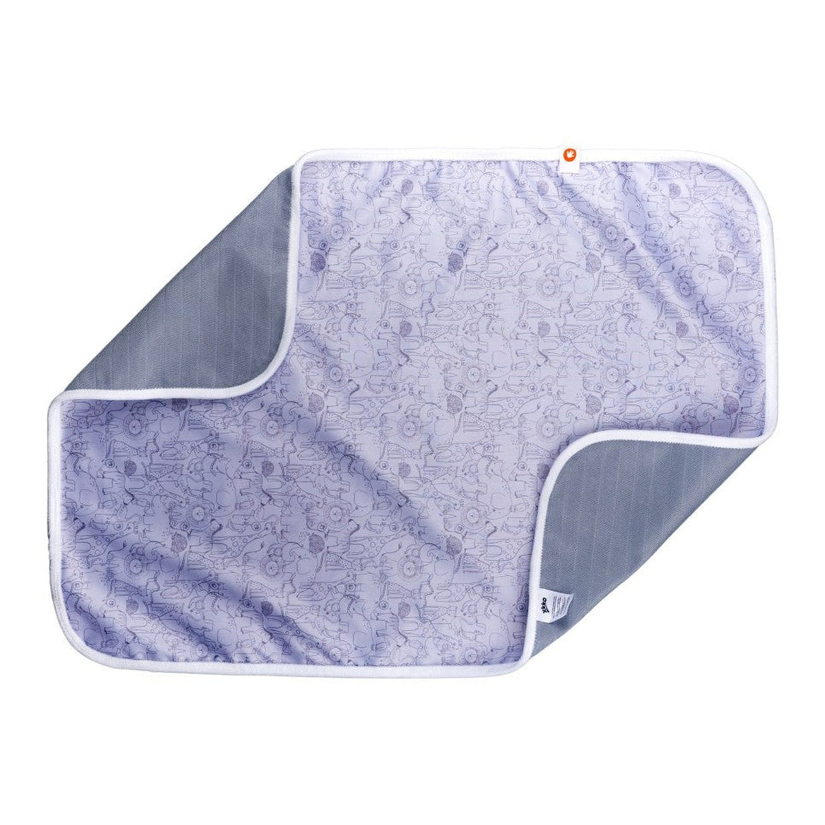 Waschbare XKKO Wickelunterlage im Design Safari Lavender Aura, ausgebreitet mit umgeschlagener Ecke und grauer Unterseite