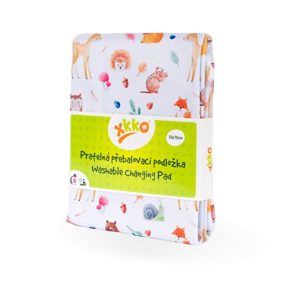 Waschbare XKKO Wickelunterlage im Design Wilder Wald in der Originalverpackung