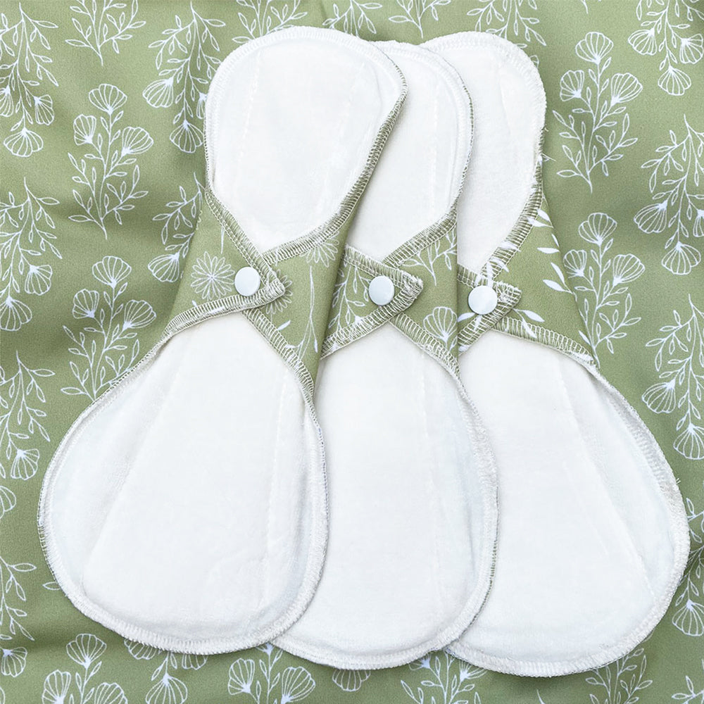Blümchen - auslaufsichere Slip-Einlage (Menstruations-Binde) - Floral (Grün) Hanf-Bambus - 3 Stück