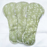 Blümchen - auslaufsichere Slip-Einlage (Menstruations-Binde) - Floral (Grün) Hanf-Bambus - 3 Stück