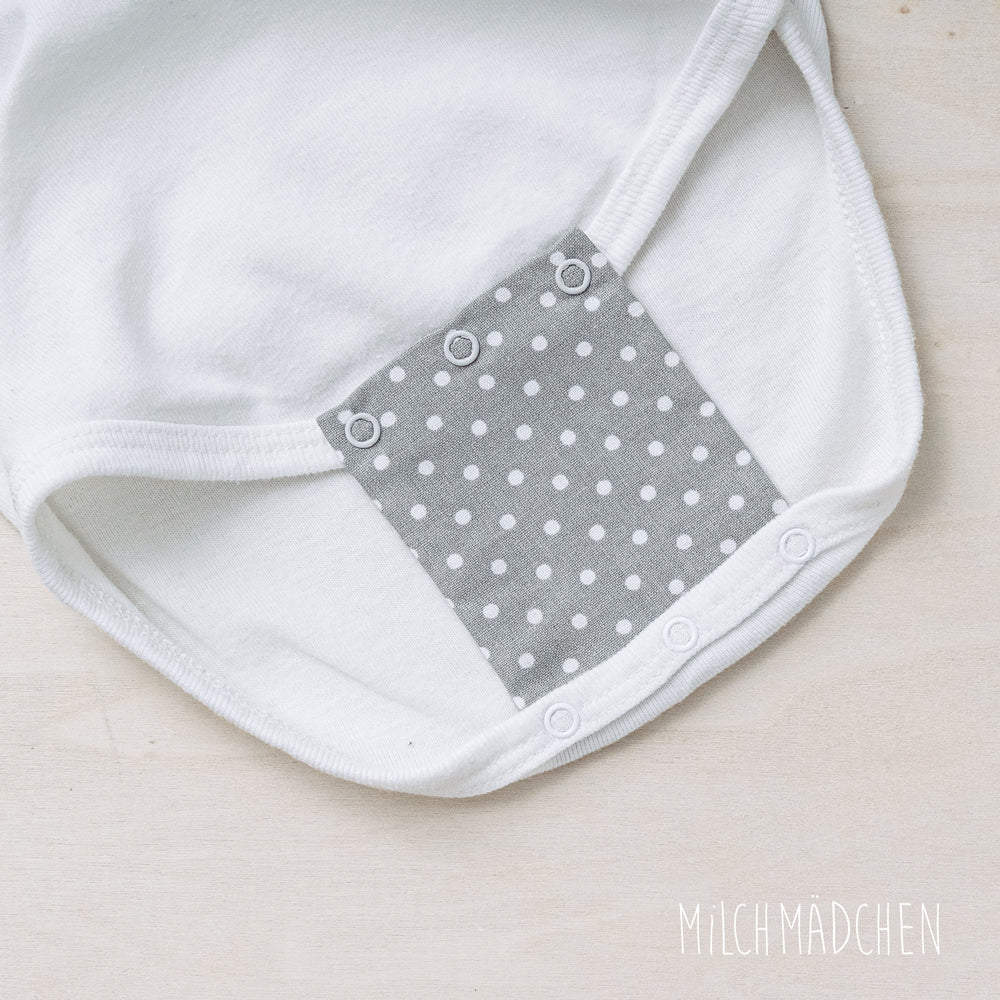 Milchmädchen - handgemachte Bodyerweiterung (Bodyverlängerung) - Punkte (Grau) - Hergestellt in Deutschland
