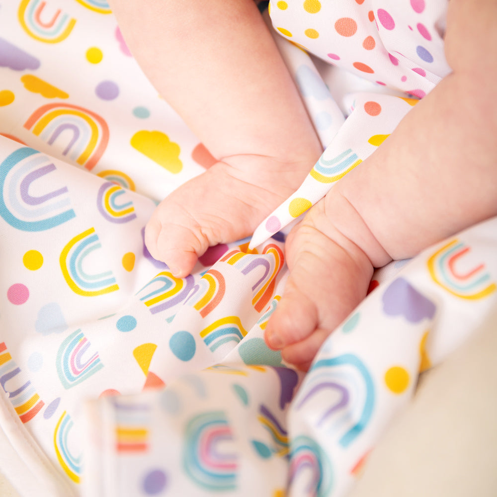 TotsBots - wasserdichte Wickelunterlage "Happy Mat" (72x47 cm)