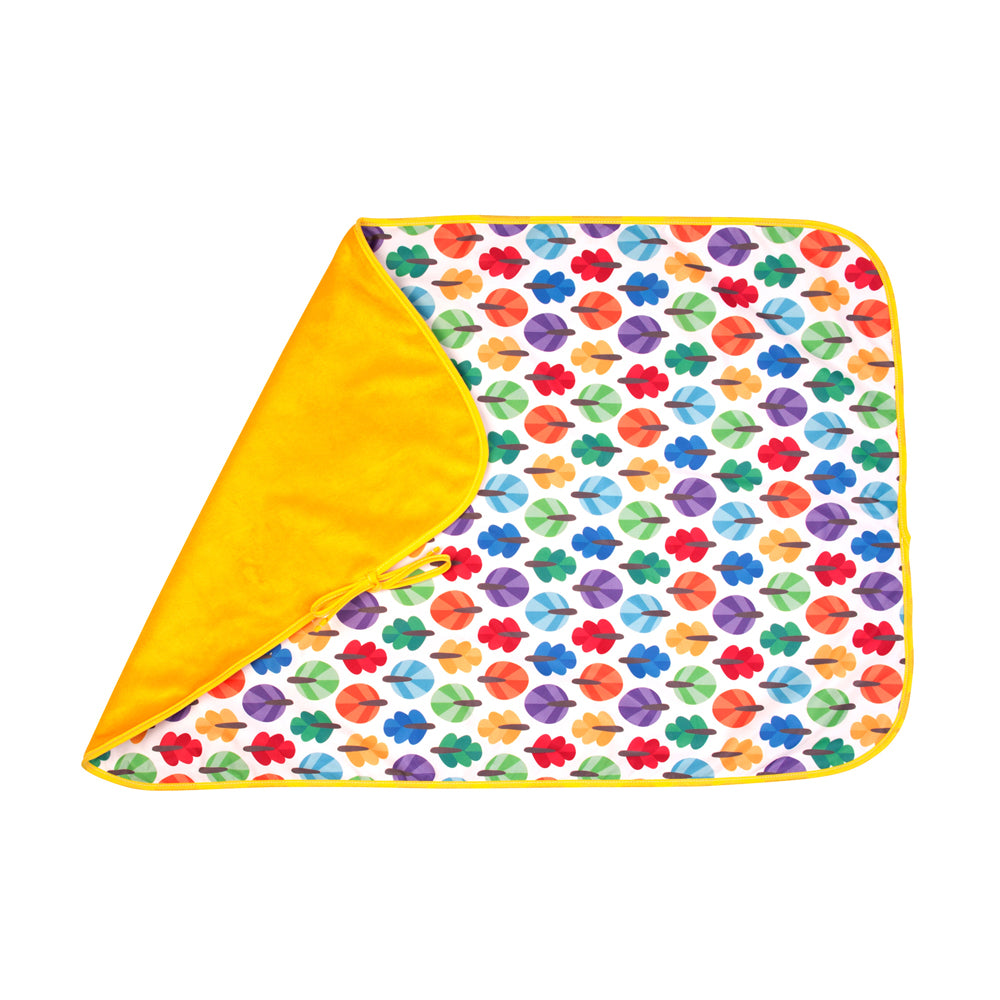 TotsBots - wasserdichte Wickelunterlage "Happy Mat" (72x47 cm)