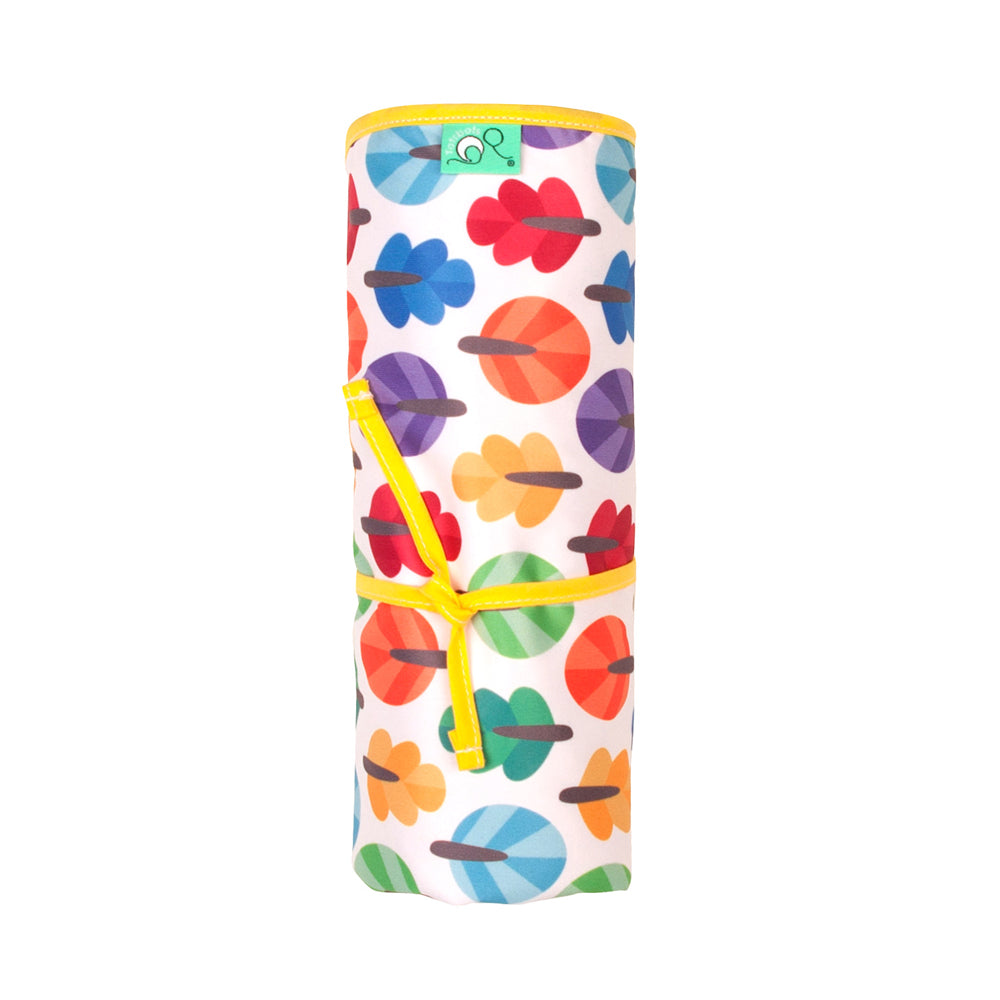TotsBots - wasserdichte Wickelunterlage "Happy Mat" (72x47 cm)