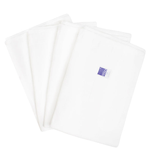 Vier weiße Bambino Mio MioSoft Prefolds One Size