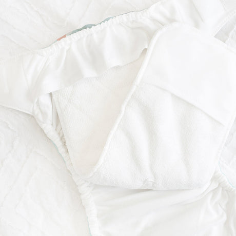 Weiche weiße Innenseite der Bambino Mio MioSolo Classic AIO Windel