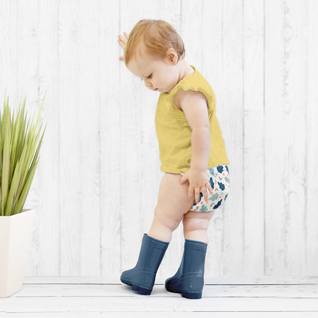 Kleinkind mit Gummistiefeln in Bambino Mio MioSolo Little Leaves