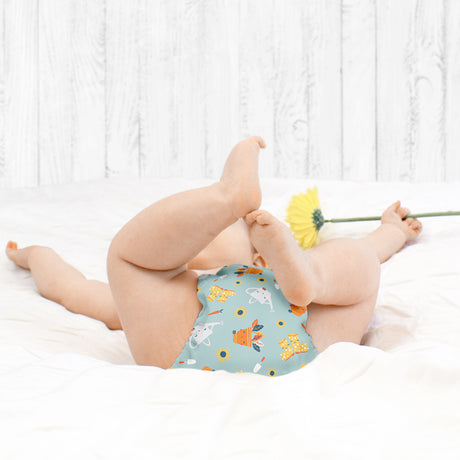 Baby mit Blume in Bambino Mio MioSolo Get Growing
