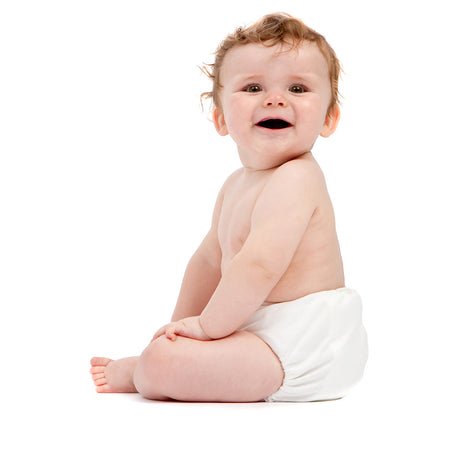 Lachendes Baby in weißer Bambino Mio MioSolo Windel