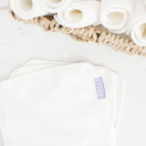 Gerollte Bambino Mio Supreme Feuchttücher in einem Korb, ideal für die Wickelkommode