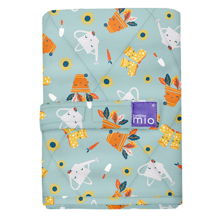 Faltbare Bambino Mio Wickelunterlage 60 x 43 cm im Design Get Growing, zusammengefaltet