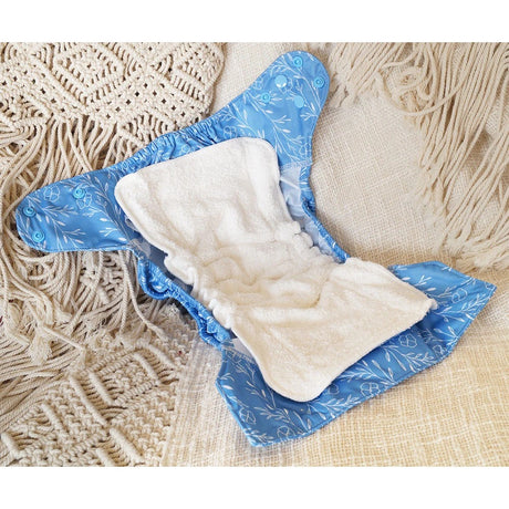 Blümchen Saugeinlage für die Eco Shell 2in1 One Size – in der Eco Shell Überhose (Anwendungsbeispiel)