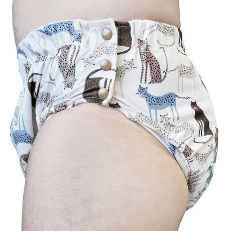 Anwendungsbeispiel: Blümchen Kinder- und Erwachsenen-Stoffwindel (Inkontinenzslip mit Druckknöpfen) Gepard – Ansicht 2