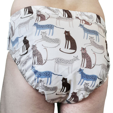Anwendungsbeispiel: Blümchen Kinder- und Erwachsenen-Stoffwindel (Inkontinenzslip mit Druckknöpfen) Gepard – Ansicht 3