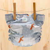 Culla di Teby Höschenwindel mit Pocketfunktion im Design Save the Bears auf der Wäscheleine (weitere Ansicht)
