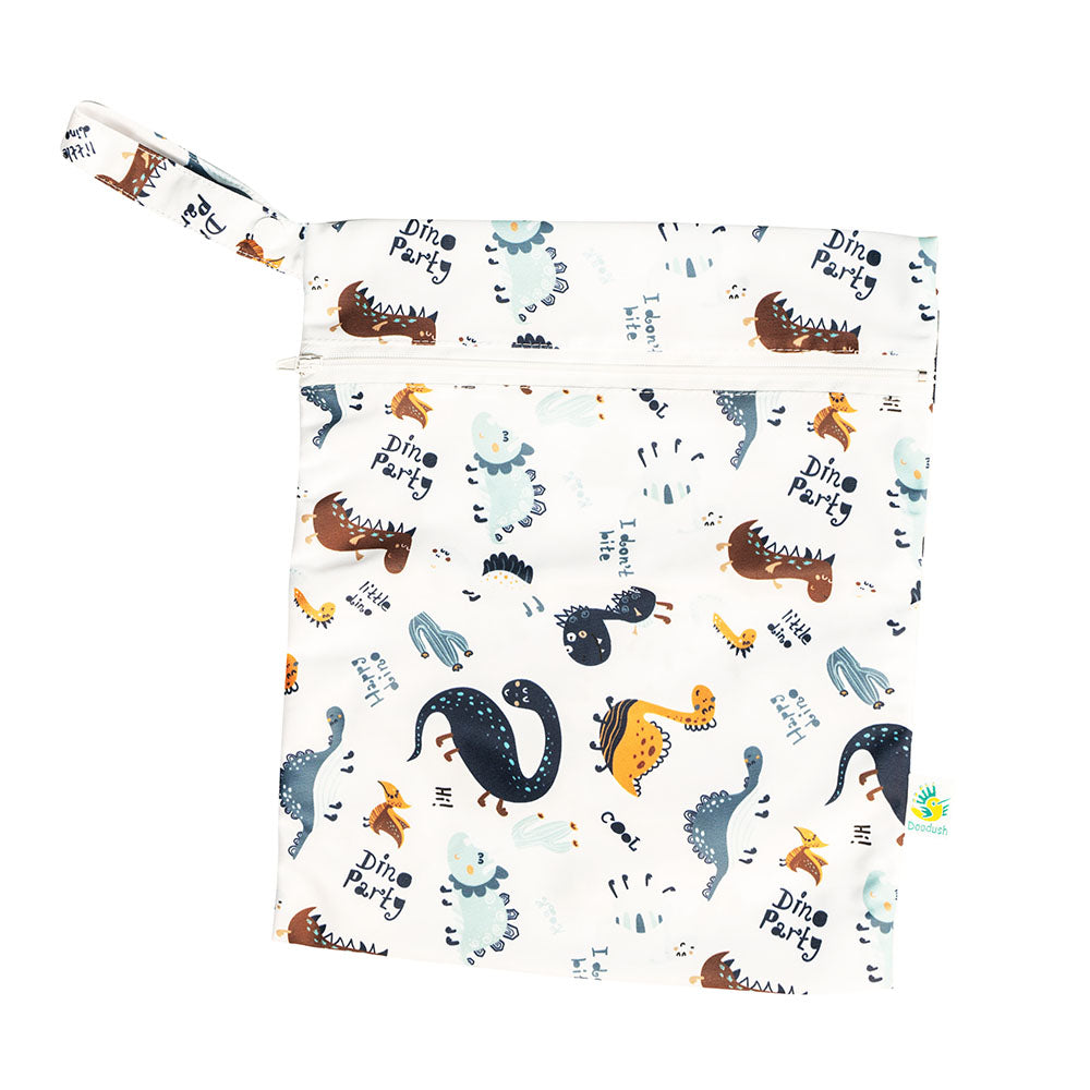 Doodush wasserdichte Wetbag mit Schlaufe Gr. M (30 x 40 cm) im Design White Dinos