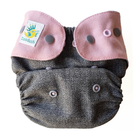Doodush Wollüberhose im Design Magnolia, grau mit rosa Laschen