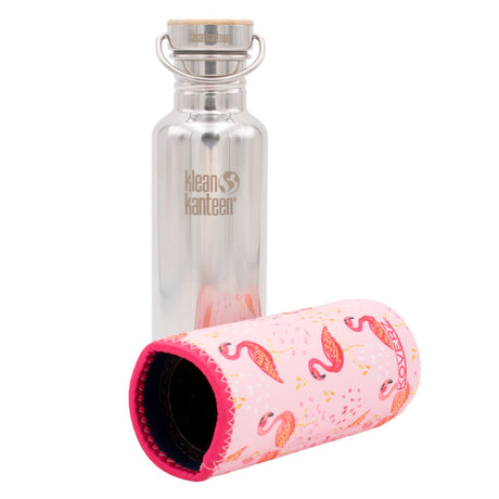 Koverz Isolierhülle Pink Flamingos neben Klean-Kanteen-Edelstahlflasche, Innenseite sichtbar