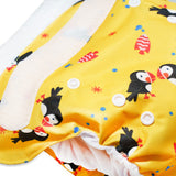 Detailaufnahme der Little Clouds SuperCloud All-in-One-Windel im Design Papageientaucher mit Druckknöpfen zur Höhenverstellung und Beinbündchen