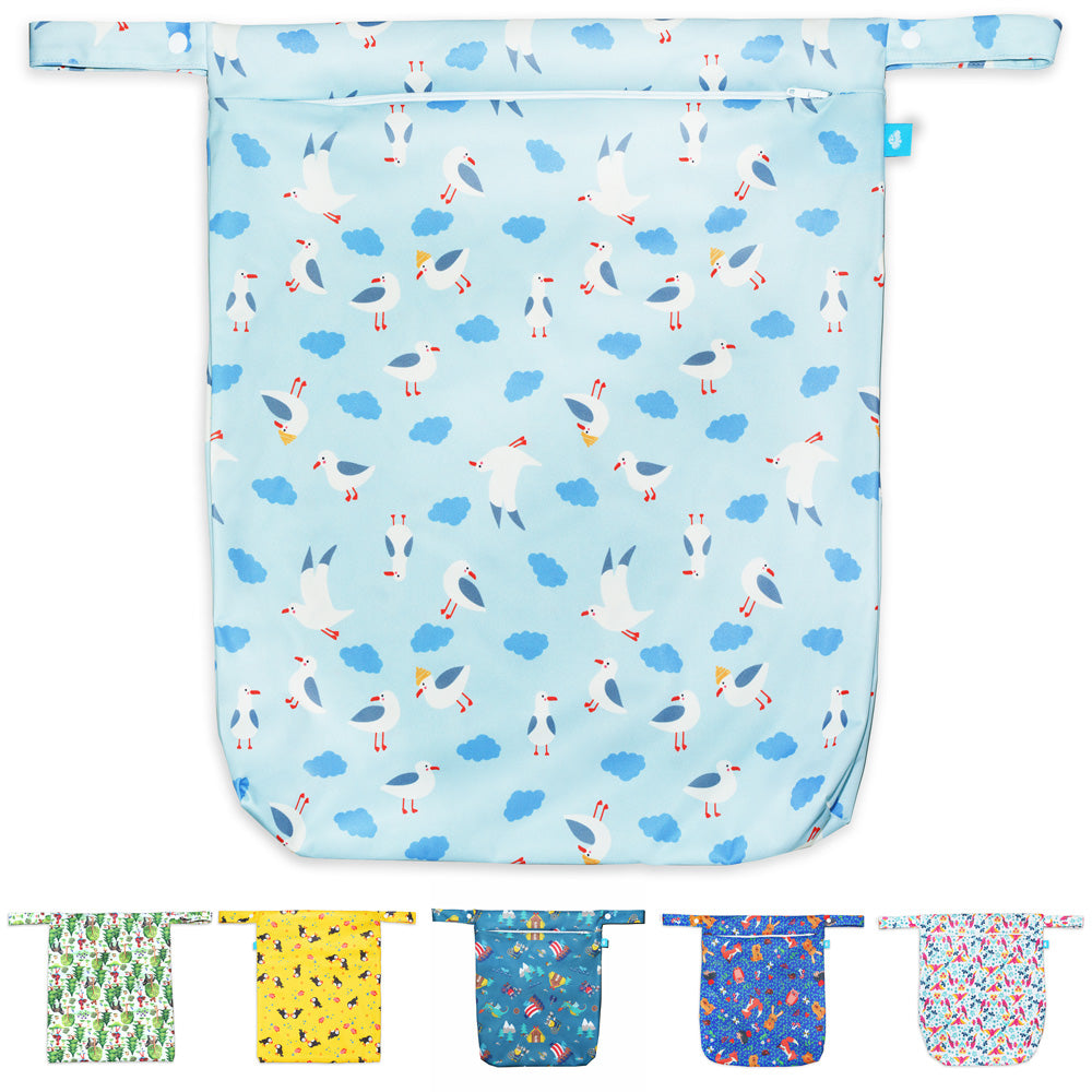 Little Clouds einfache Nasstasche (Wetbag) Größe M im Design Möwen, darunter alle erhältlichen Designs als Farbleiste
