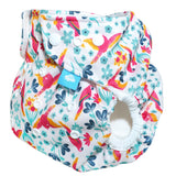 Little Clouds Prefold-Überhose aus PUL im Design Papageien schräg von der Seite mit Druckknöpfen und Beinbündchen