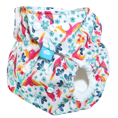 Little Clouds Prefold-Überhose aus PUL im Design Papageien schräg von der Seite mit Druckknöpfen und Beinbündchen