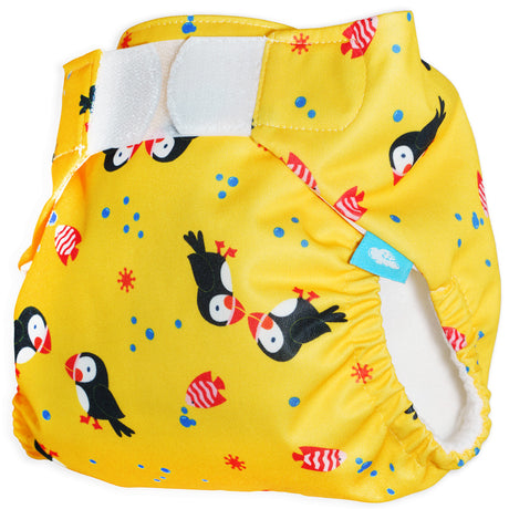 Little Clouds SwimCloud Schwimmwindel Größe 2 im Design Papageientaucher schräg von der Seite mit Klettverschluss und Beinbündchen