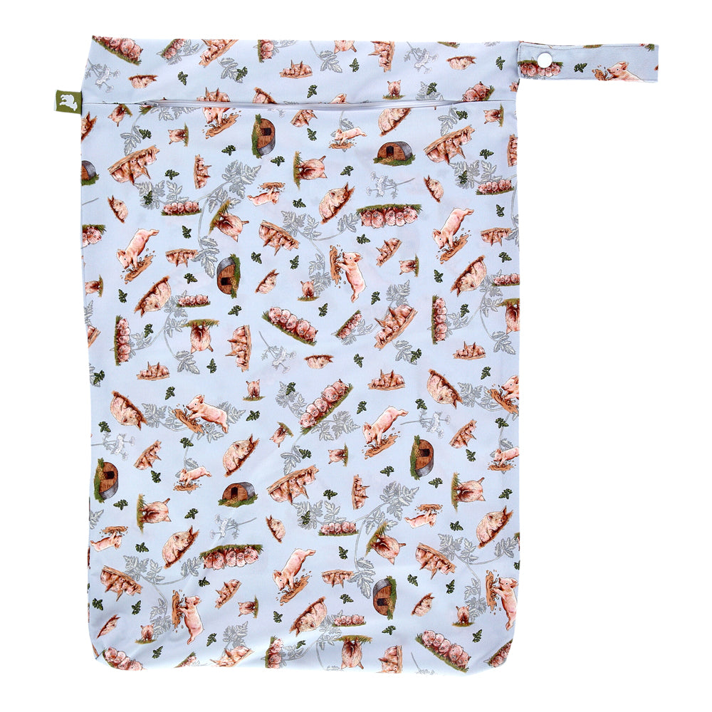 Little Lamb Hanging Nappy Pail XL im Design Sow in Love mit Schweinchen auf Hellblau, von vorn mit Reißverschluss und Schlaufe