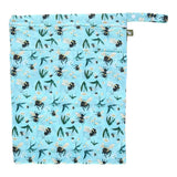 Little Lamb Nasstasche Größe L im Design Bumble Bee Blues mit Hummeln auf Türkis, von vorn mit Trockenfach und Schlaufe