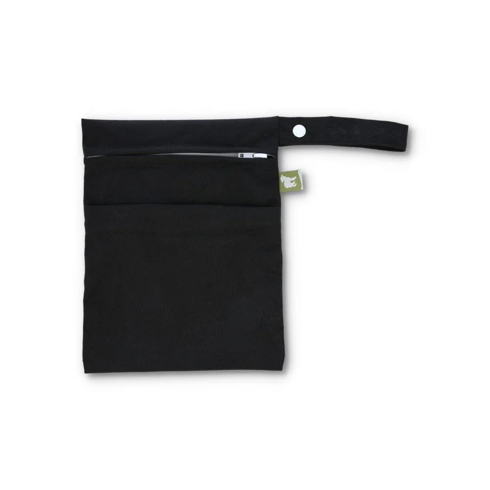 Little Lamb Nasstasche Größe S im Design Black (Schwarz), von vorn mit Trockenfach und Schlaufe