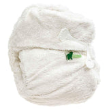 Little Lamb Windelklammer fixiert eine gefaltete Prefold-Windel aus Frottee, Anwendungsbeispiel
