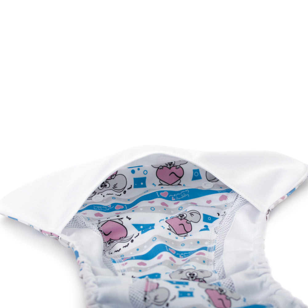 Detailbild der Mommy Mouse SIO-Überhose: weiche Beinbündchen und Druckknöpfe innen (anderes Design)