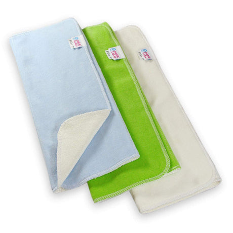 Petit Lulu Luxus-Prefolds im 3er-Set für Jungs: hellblau, grün und naturweiß, eine Ecke umgeschlagen