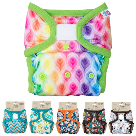 Designübersicht der Petit Lulu SIO-Überhose: Rainbow Flames mit Klett groß, darunter fünf weitere Designs