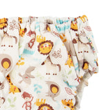 Detailansicht des Musters Wildlife der Popolini Trainerhose mit Löwe, Giraffe und Elefant
