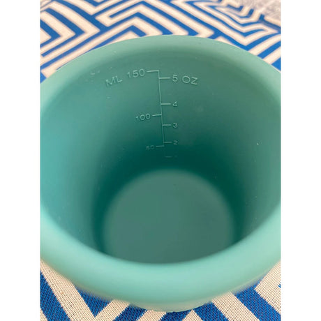 Pura My-My Trinklernbecher 150 ml aus Silikon – Innenansicht mit Skala
